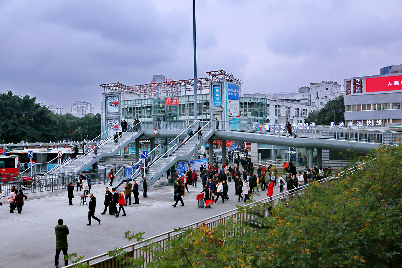 火車客站廣場(chǎng)人行天橋.jpg